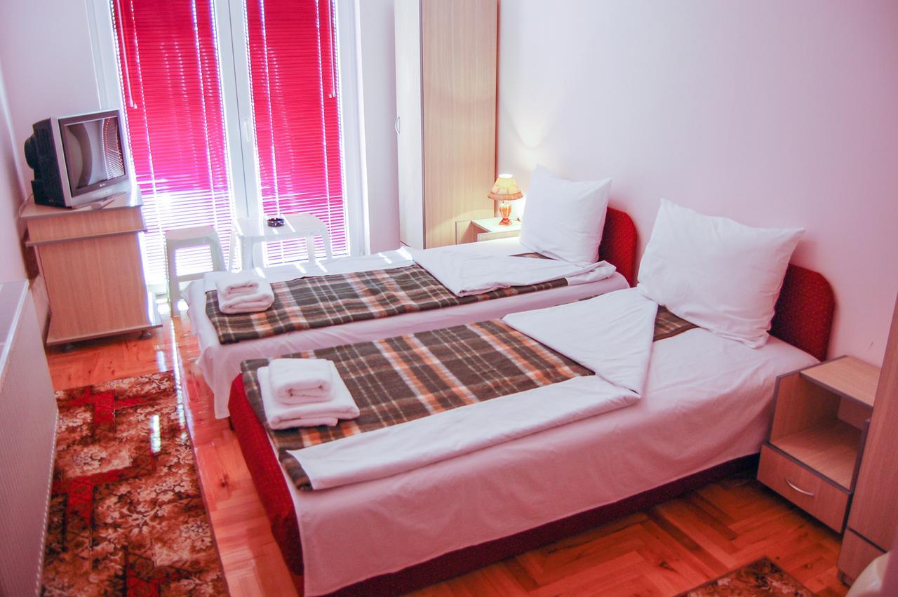 Hotel Montenegro Струга Экстерьер фото