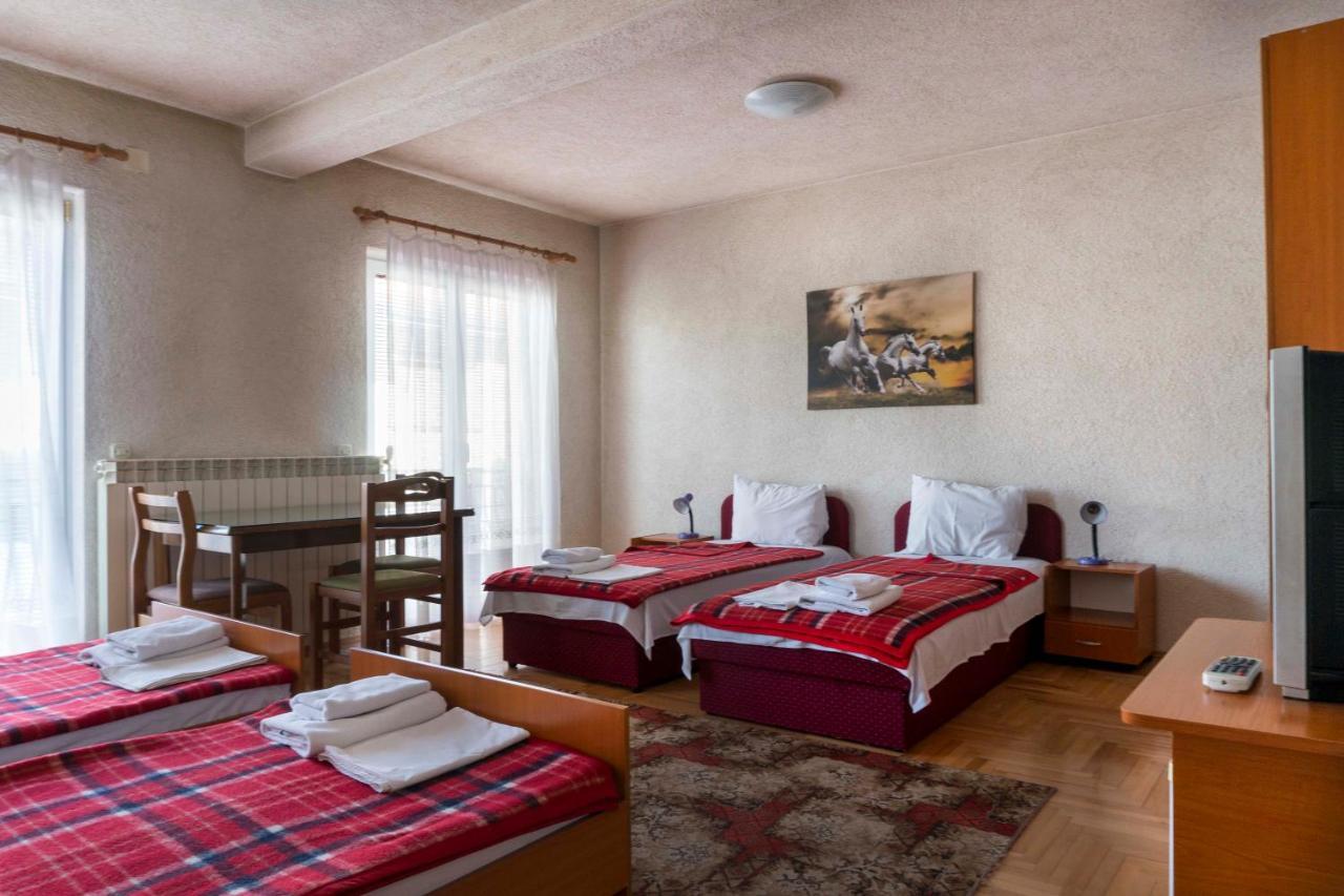 Hotel Montenegro Струга Экстерьер фото