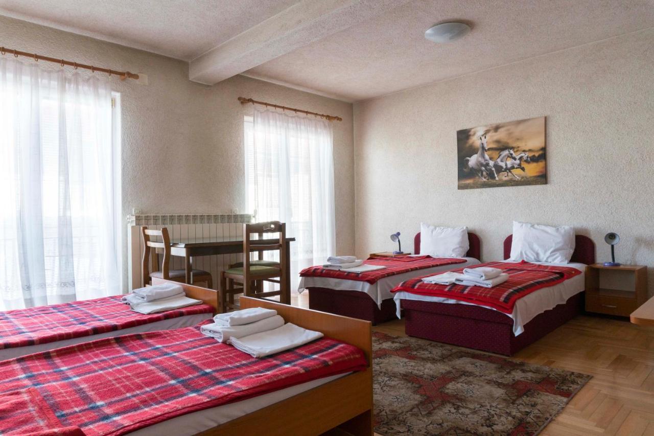 Hotel Montenegro Струга Экстерьер фото